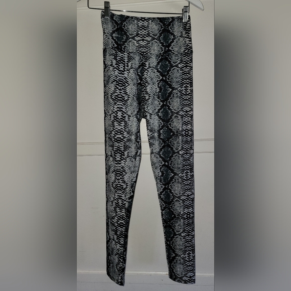 Snake Print Leggings Size O/S - Picture 3 of 4